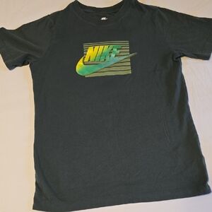 Nike Kids Graphic T-Shirt Forest Green Yellow Green Gradient Logo Size Large L
